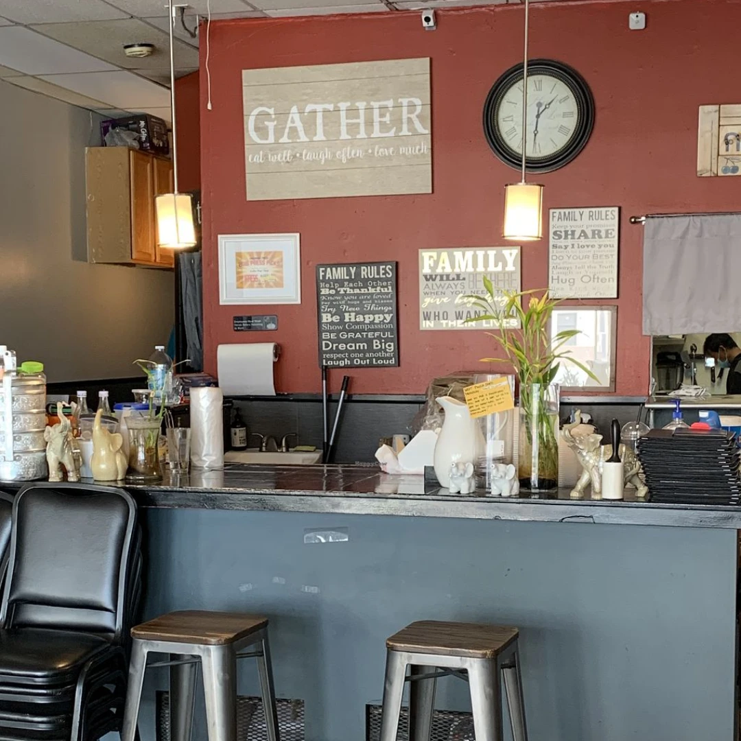 ภายในร้าน เคาท์เตอร์ Lahn Pad Thai, Anchorage, Alaska