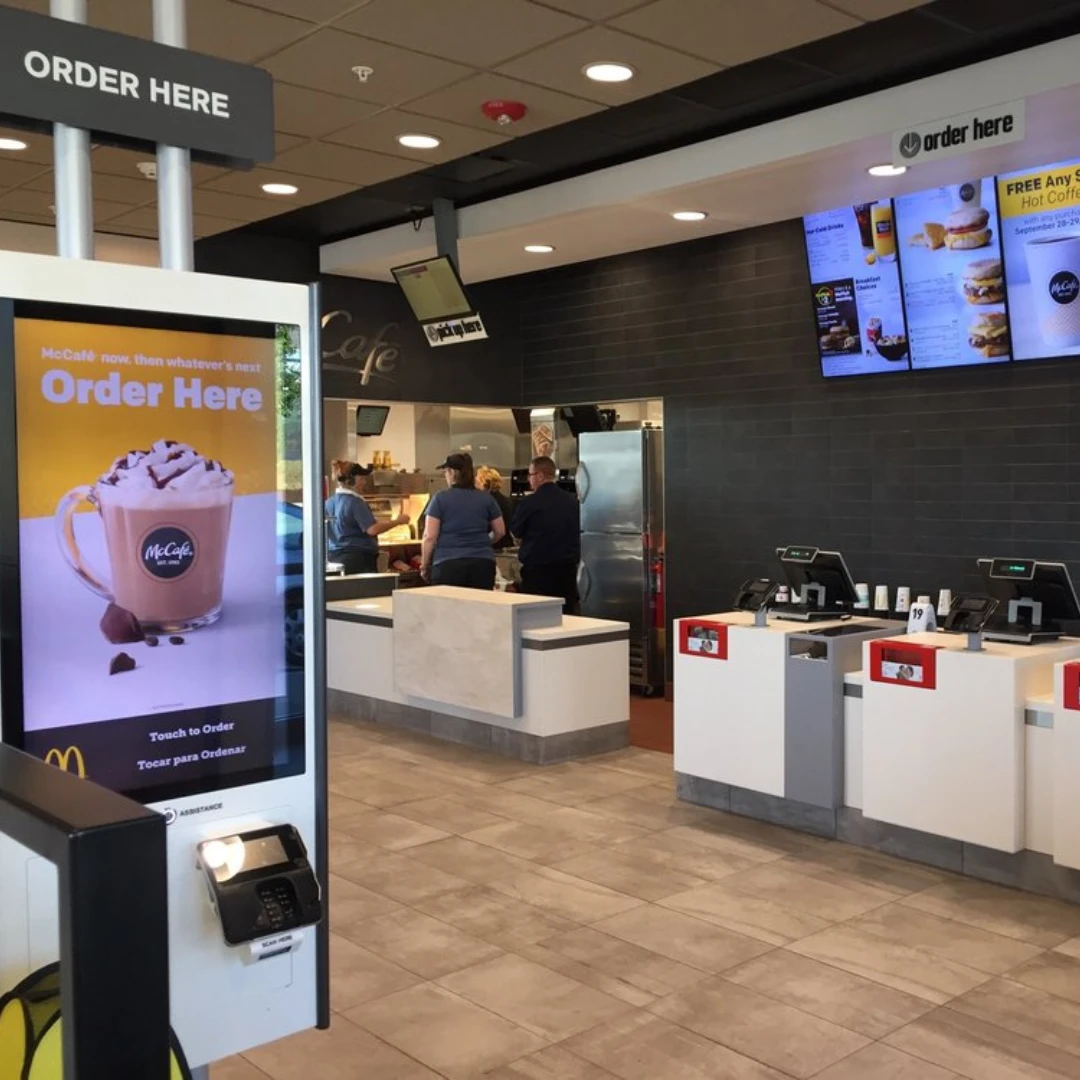 ภายในร้าน McDonald's เมือง Queensbury รัฐ NY