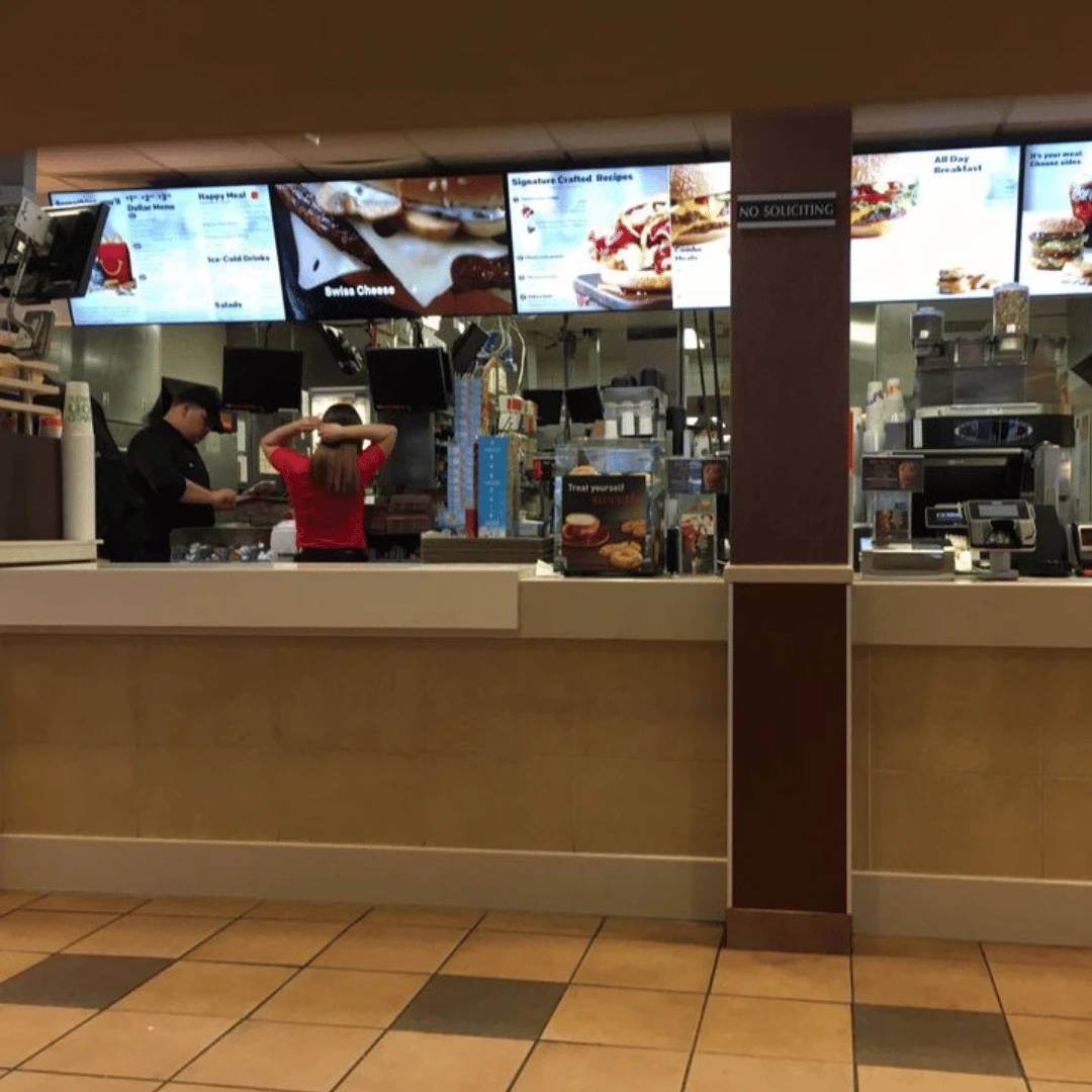 ภายในร้าน McDonald's เมือง Ketchikan รัฐ Alaska