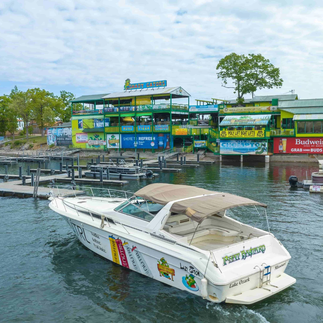 หน้าร้าน Shady Gators