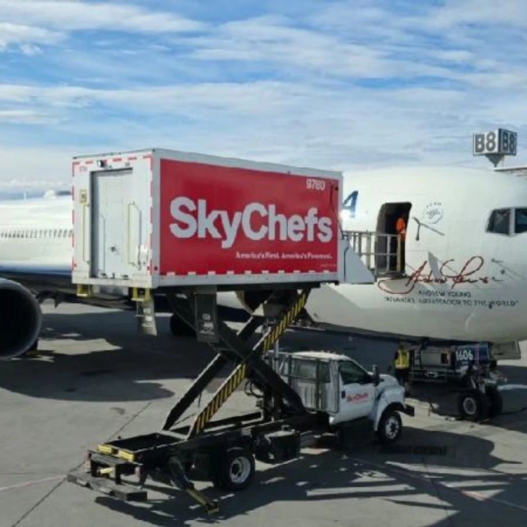 โหลดอาหารข้างเครื่อง Sky Chef newstep new step work and travel Anchorage Alaska