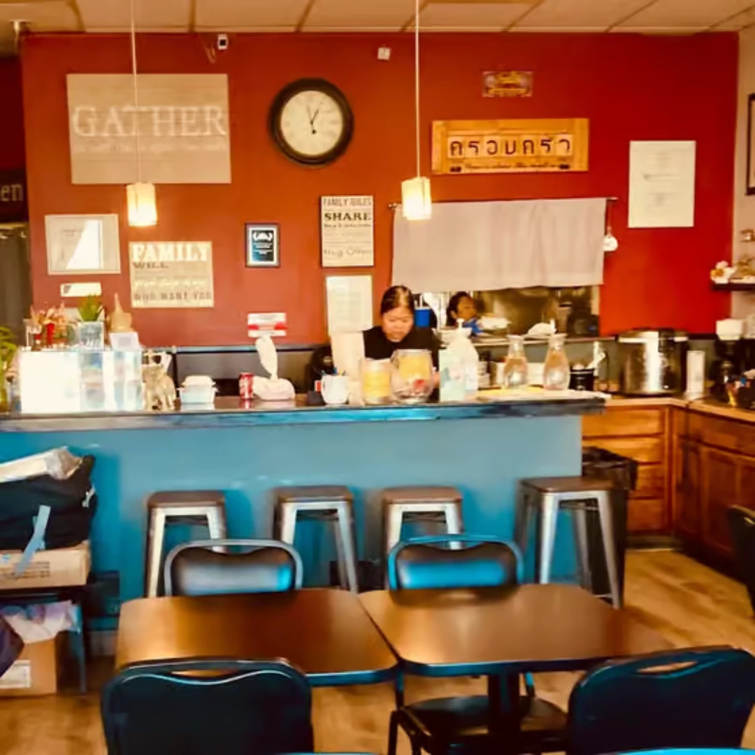 พนักงานในร้าน Lahn Pad Thai, Anchorage, Alaska
