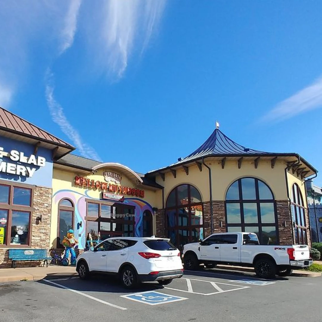 หน้าร้าน Mellow Mushroom เมือง Pigeon Forge รัฐ Tennessee