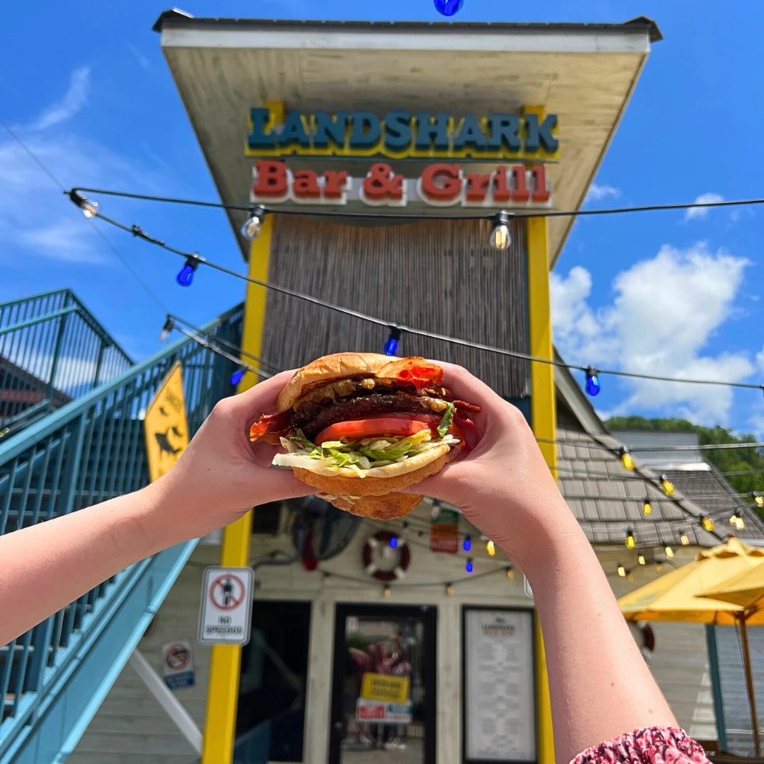 งานดี วิวสวย งาน2แน่น! Work&Travel ที่ LandShark Bar & Grill , Gatlinburg , TN กับNew Step