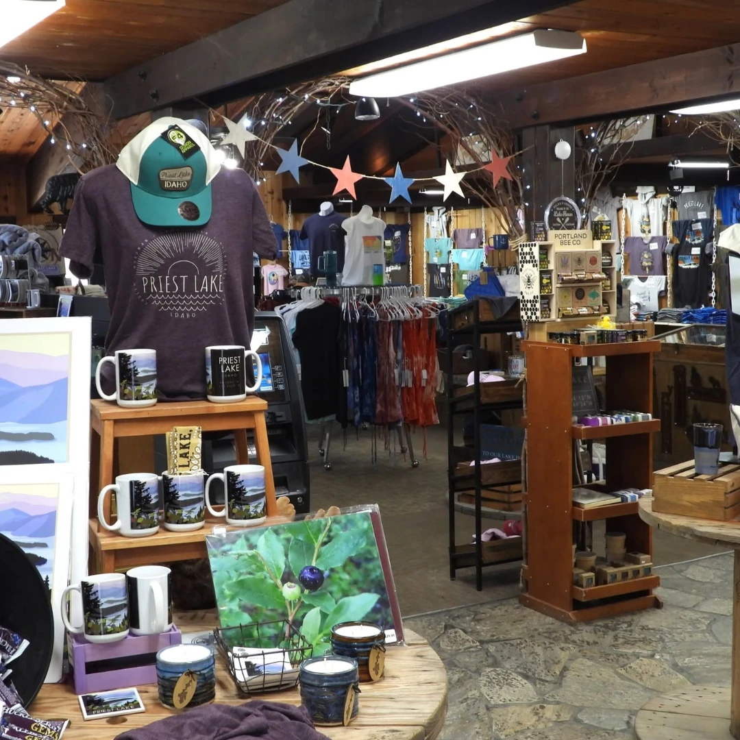 ภาพภายในร้านของของ The Tamrak เมือง Priest River รัฐ Idaho